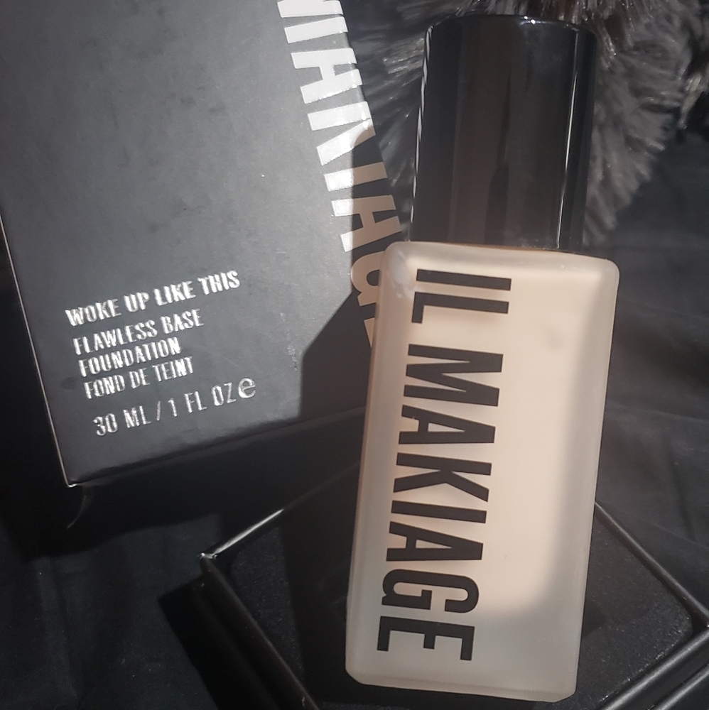 IL MAKING Woke up like this- Base Foundation 1 FL oz.